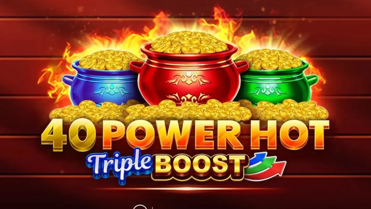Tampilan antarmuka permainan slot 40 Power Hot Triple Boost dengan desain simbol klasik dan latar belakang yang modern.